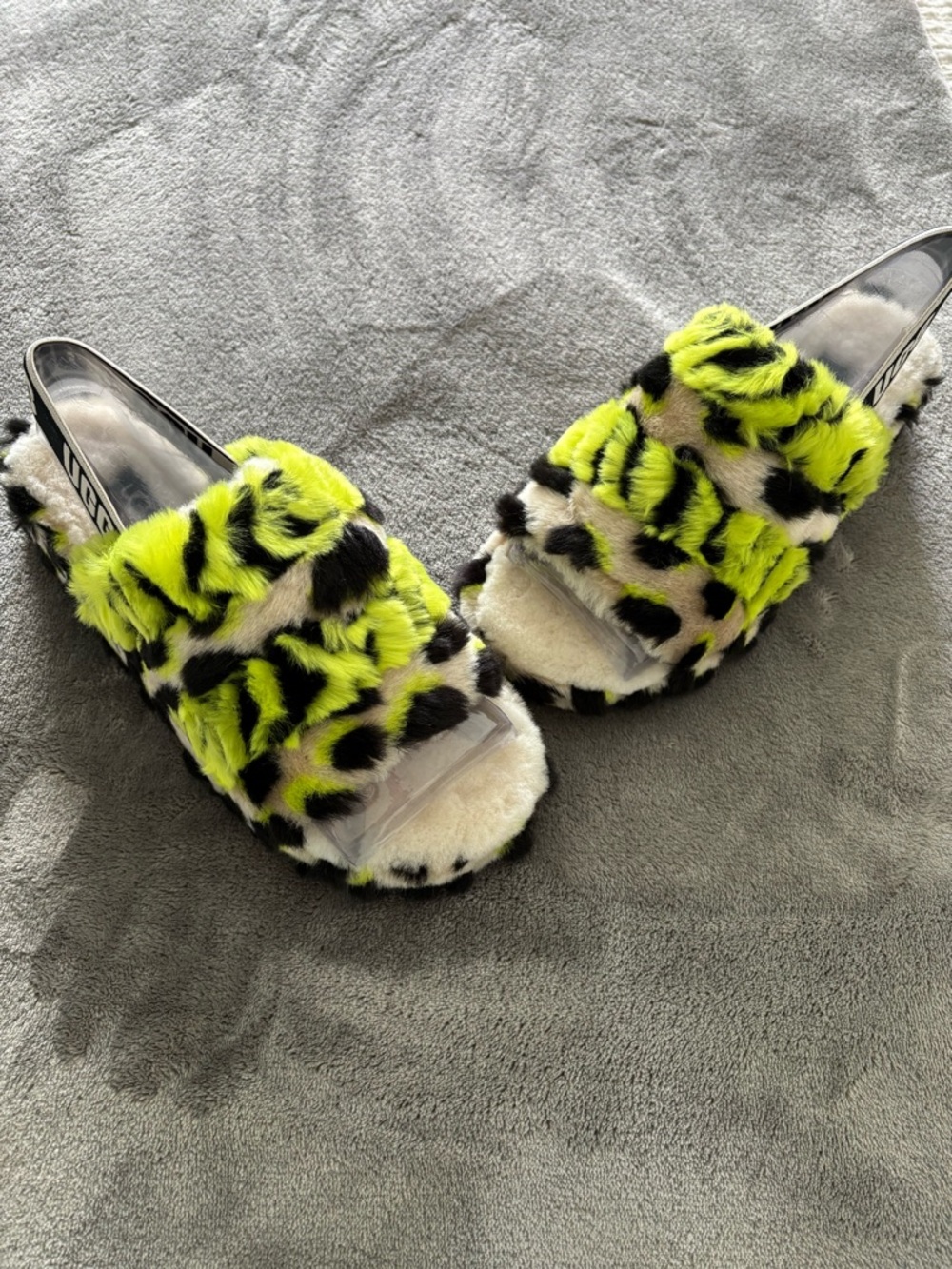 Women’s UGG Fluff Yeah Slide Slippers - Size 6